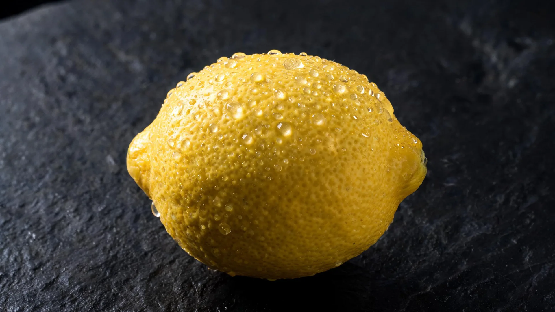 The same lemon revealed in pristine, water-beaded 4K detail